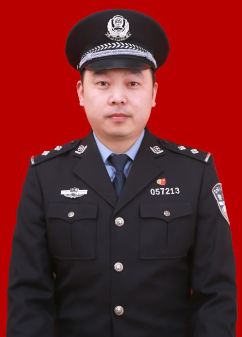 公安警察制服图片