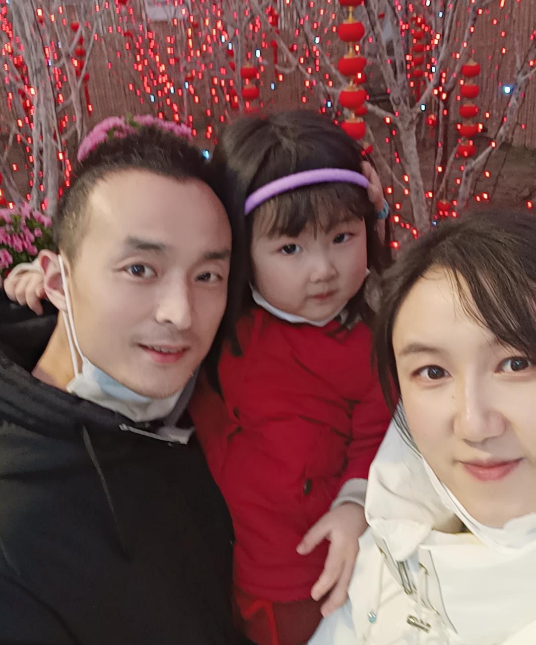 潍坊籍演员赵圆瑗除夕夜在深圳拍戏.