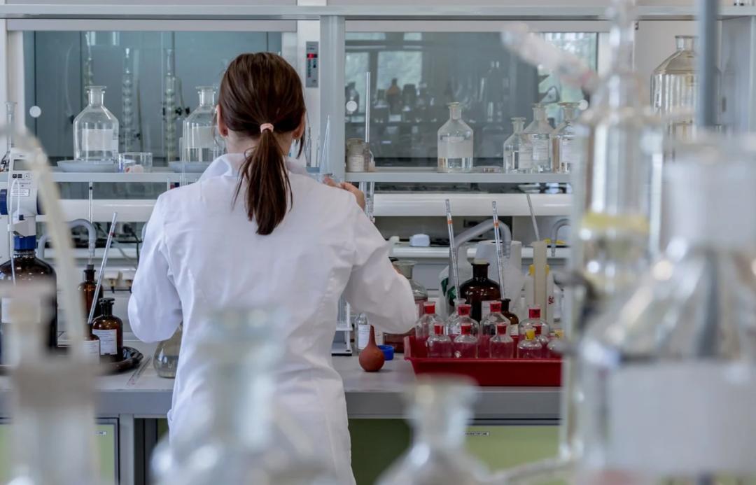 岳秉飞委员统筹动物模型资源推动新冠疫苗研发