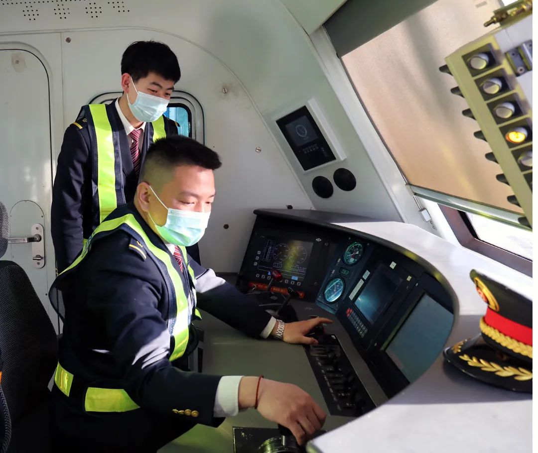 春运第一线 | 开火车的"火车迷"