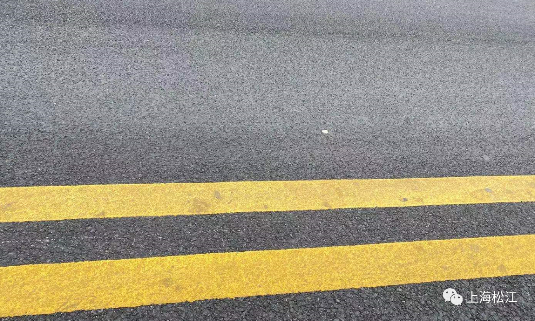 存在的困扰,曾有居民建议,是否可以把交易中心门口的双黄线改成虚线