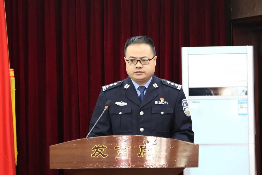 十佳民警代表交流发言2021年,崇州监狱将紧跟部省厅局发展要求,全狱