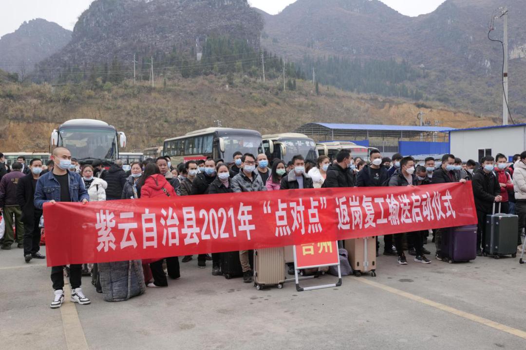 (启动仪式现场)市人社局副局长管建光,县委常委,常务副县长陈修权到场