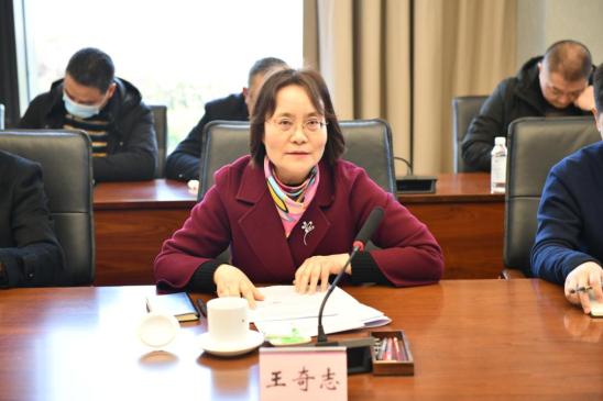 会上,成都东部新区应急安全管理局副局长曾顺兵,高新法院审判委员会