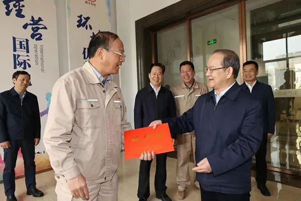 广西壮族自治区领导春节前夕看望慰问科技人才