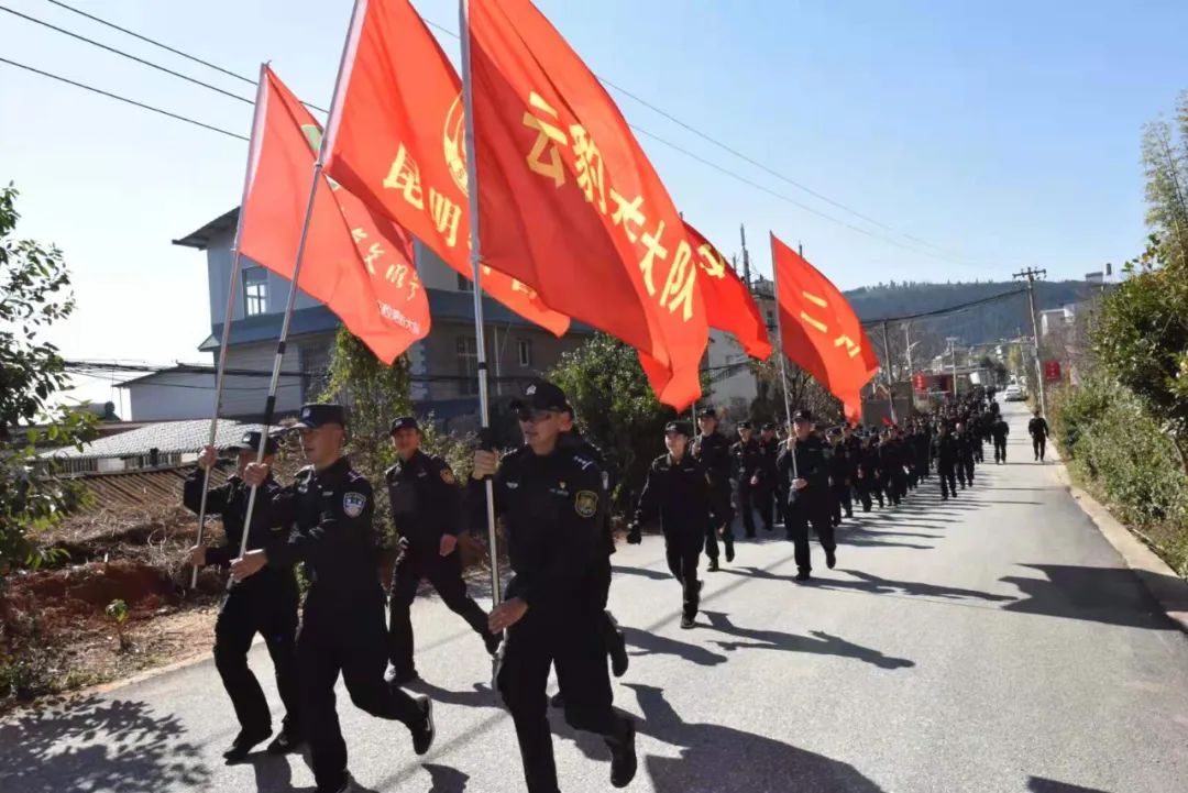 立足实战实操实训昆明特警开展野外拉动演练