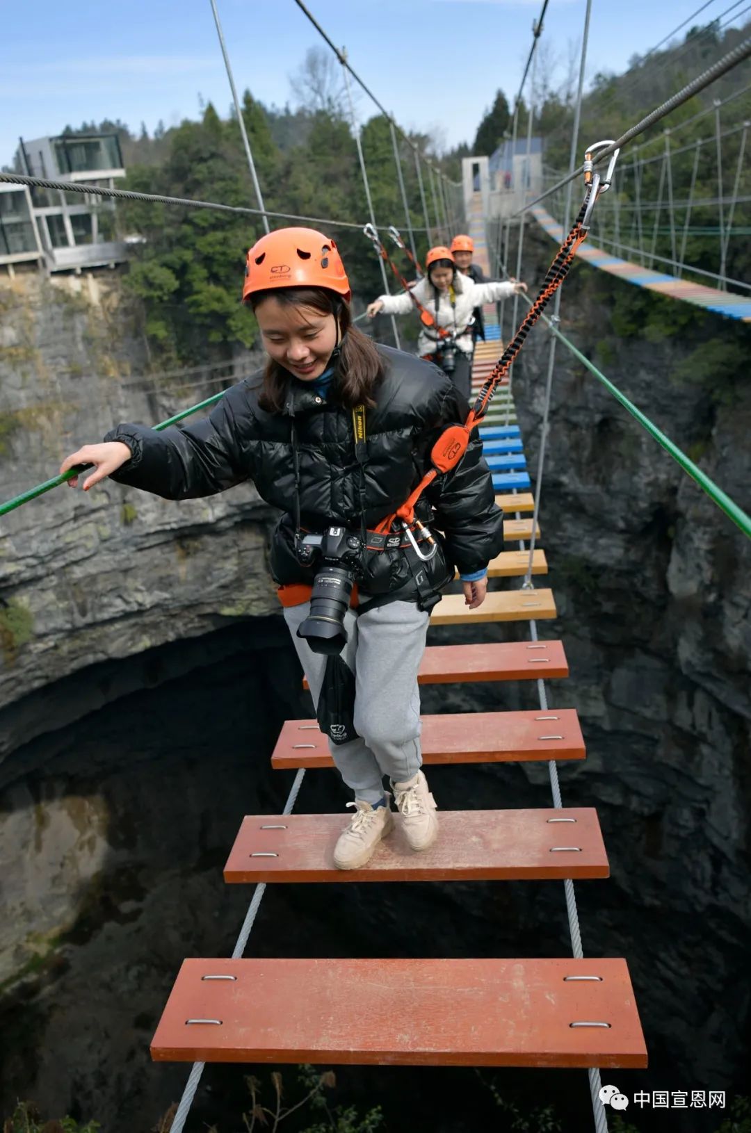 高空索道惊险刺激得益于天然的地势优势步步惊心桥▼▼▼真是想想都腿
