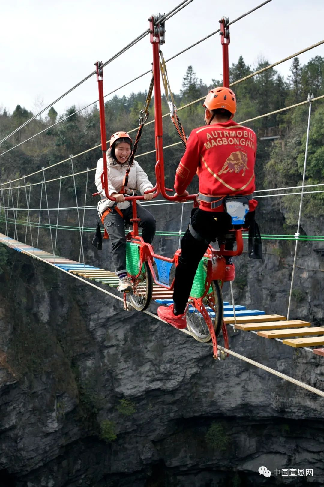 错过再等一年春季踏青就来矅天眼看梅花盛开体验步步惊心