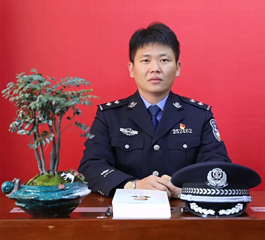 先进事迹黎泉独具扫黑除恶慧眼