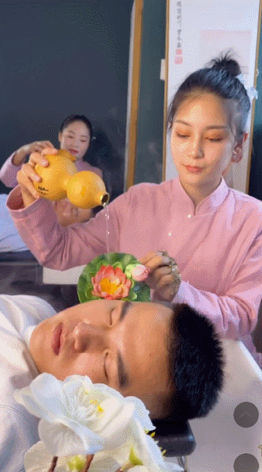 我去体验了古风采耳工作人员居然是还珠格格