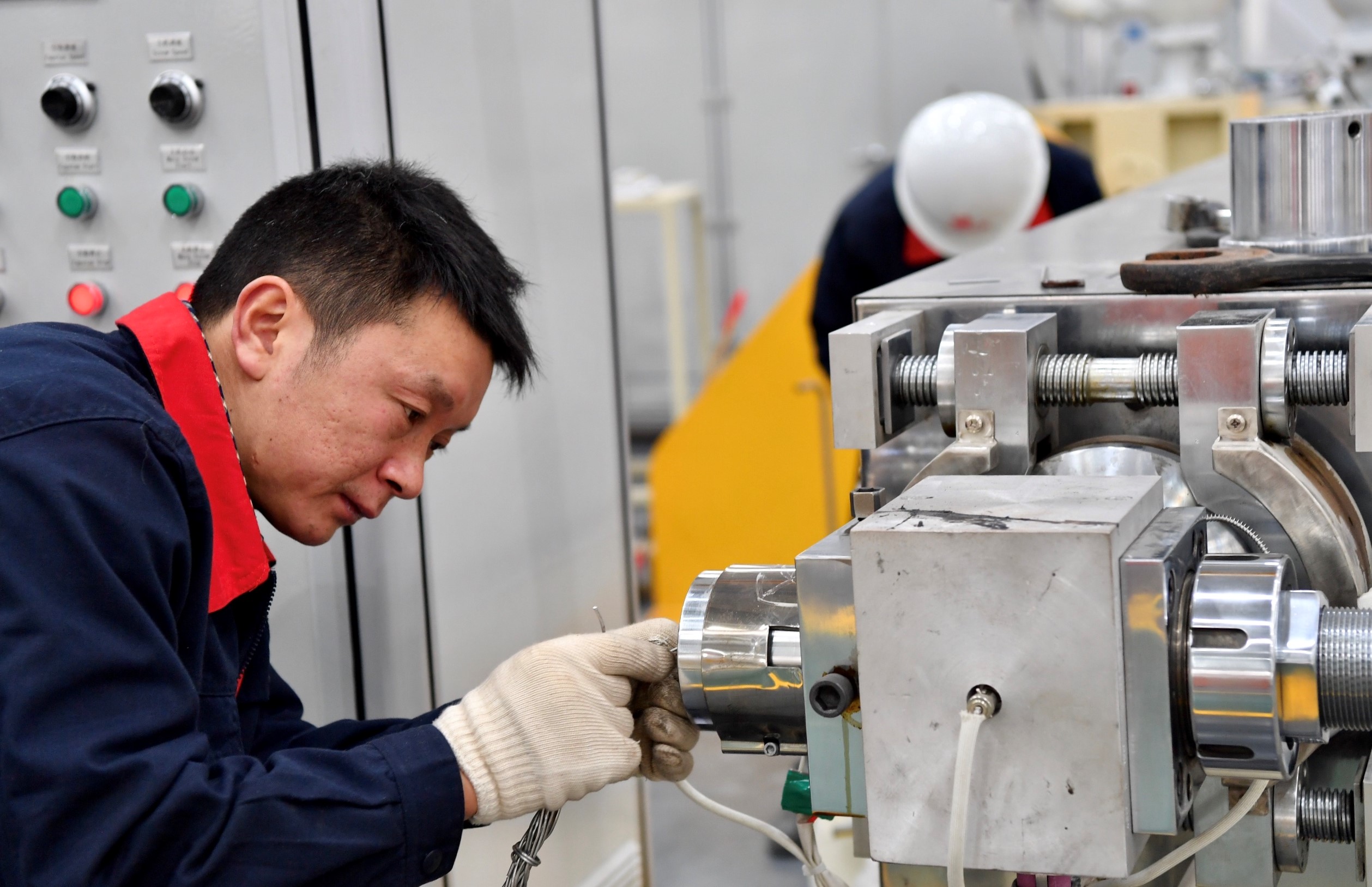 开工大吉观山湖区复工复产热火朝天犇起来