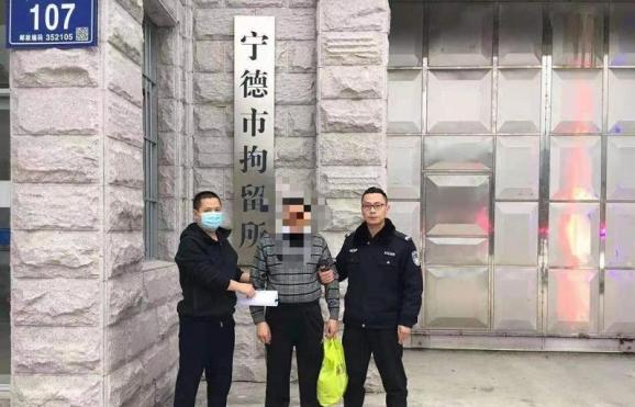 酒驾冲卡进拘留所逃避检查负事故全责丨五大曝光