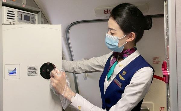 平凡中的不平凡昆明航空乘务长杨荃