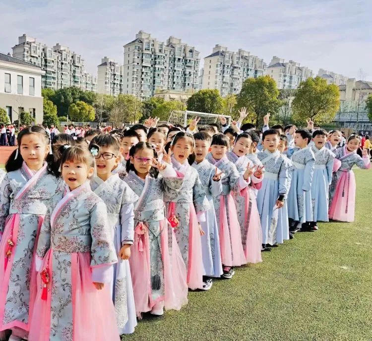 穿着汉服迎开学松江小朋友为你讲讲汉服这些事