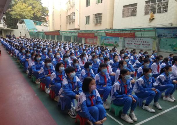 之际,海珠区华洲街道禁毒办联合华洲司法所,广州市新滘中学(土华校区)