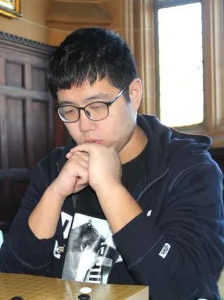 魏笑林 7段围棋全国冠军,国家一级运动员,上海市围棋协会注册教练员.