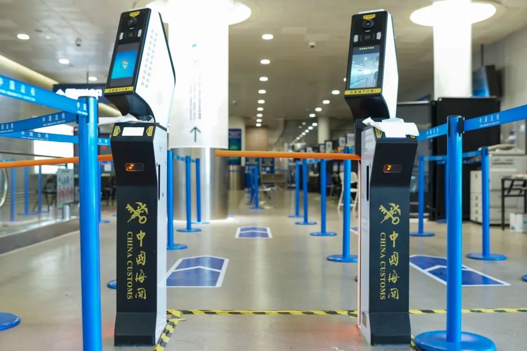 入境旅客通关只需55分钟浦东机场海关添神器爱申活暖心春