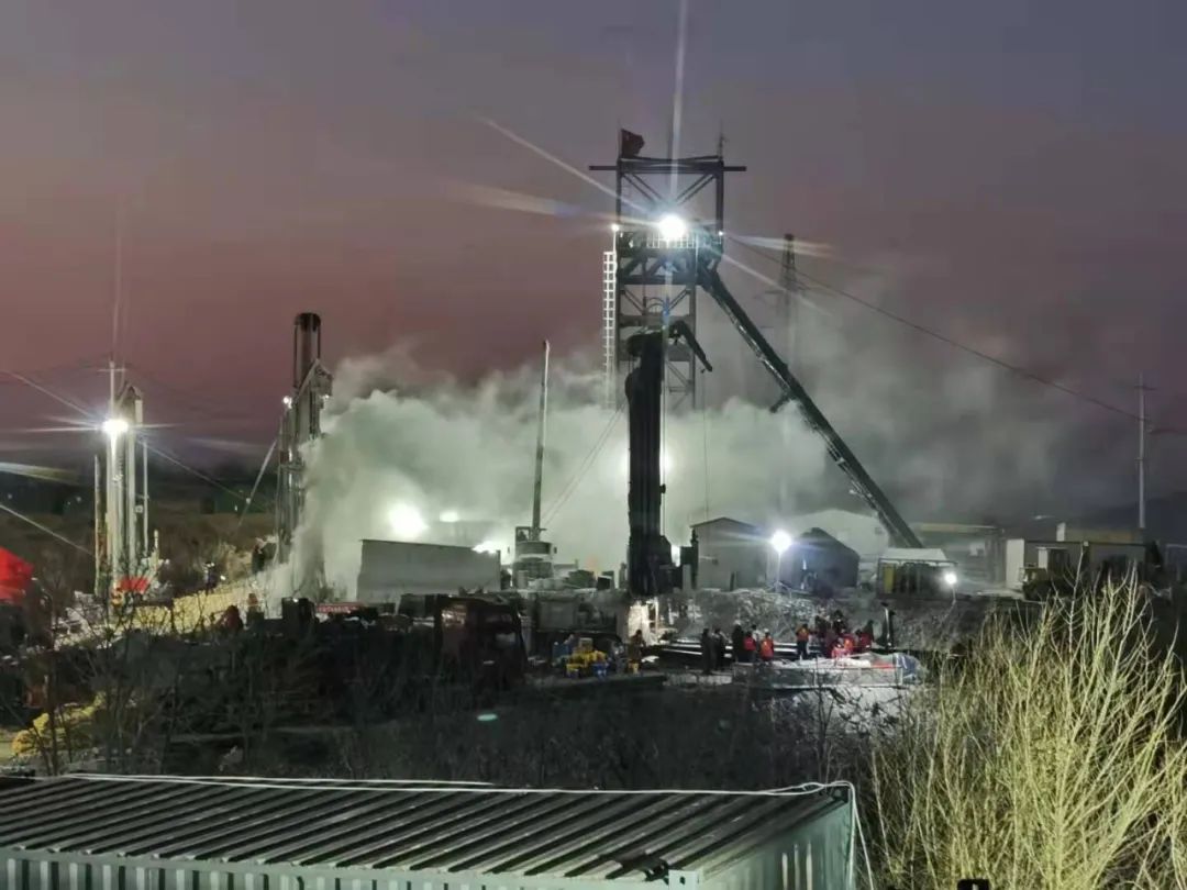 龙投资有限公司栖霞市笏山金矿在基建施工过程中,回风井发生爆炸事故