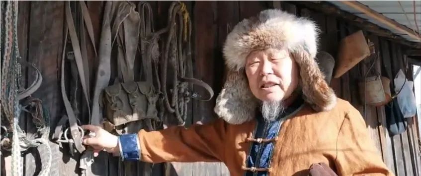 75岁的郭沃衣儿汉姓郭宝林,是呼玛河流域鄂伦春族最后一代猎人.