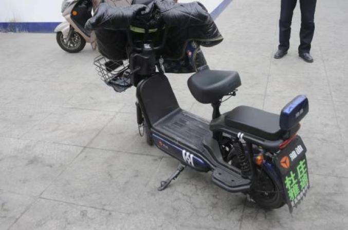 雅迪牌 蓝色电机号:10zw4846312yeckgl4837***王派牌 红色速派奇牌