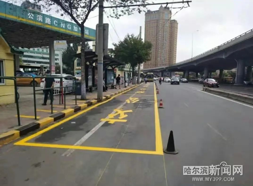 退路进场或施划停车位丨公交终点站出行顺溜了