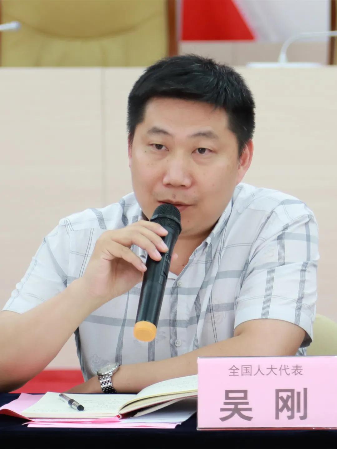 全国人大代表,柳州市人民医院外科专业基地副主任 吴刚