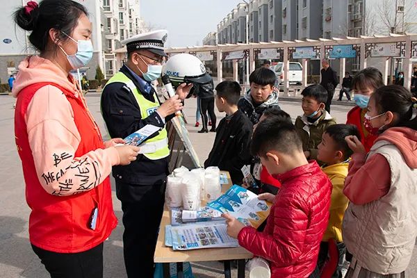 吳忠交警上好交通安全第一課築牢安全防護網