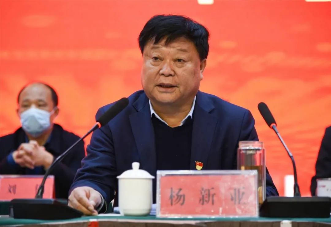 杨新亚最后要求,要积极筹划择时召开全区年度污染防治攻坚会议.