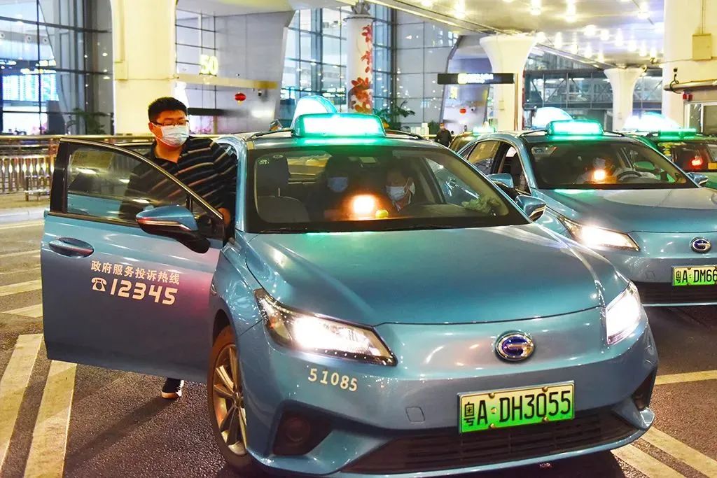 无论多晚我们为您守候丨深夜抵穗广州公交集团逾3万辆次出租车保障