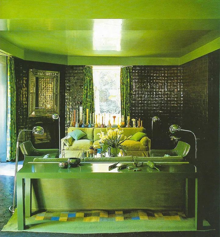 他对植物的选择和排布,就像设计衣服一样有着强烈的个人印记.