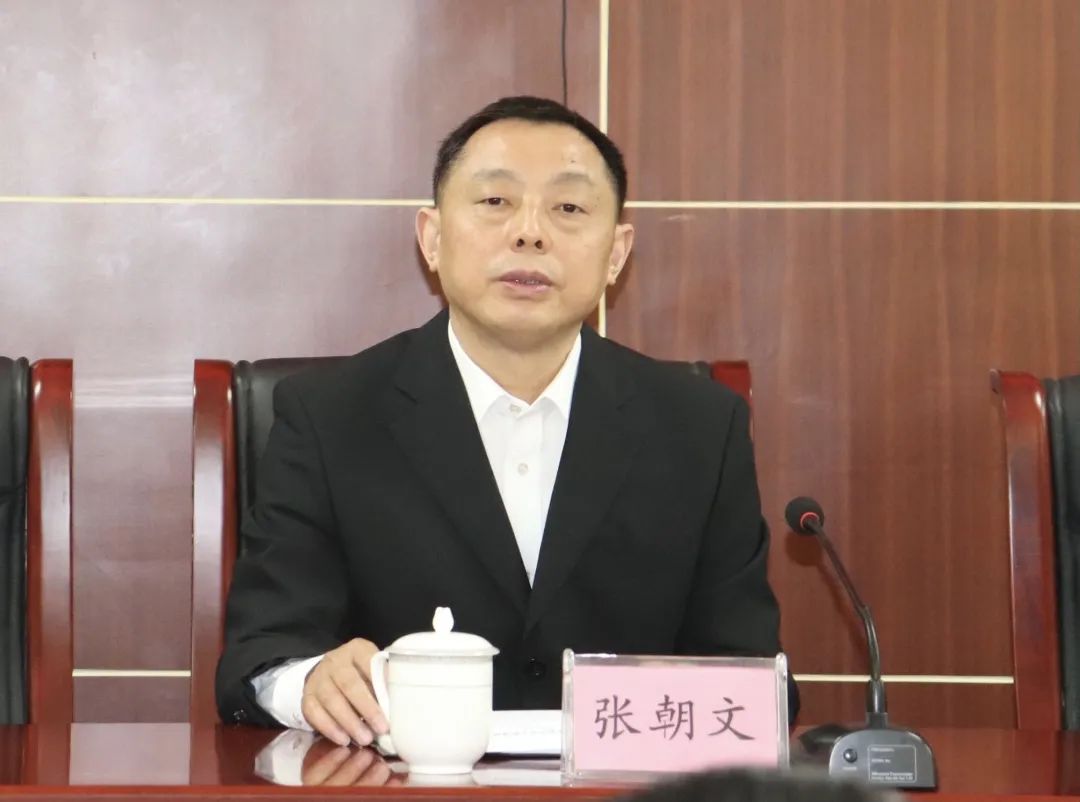 区委常委,政法委书记李平对吴鸿涛同志带领贡井法院