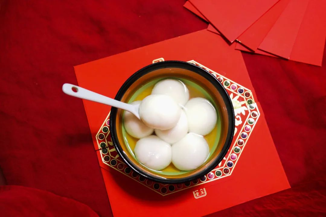 雪白裹万象尽是眷眷团圆情正月十五闹元宵也别忘了想念海大(点击汤圆