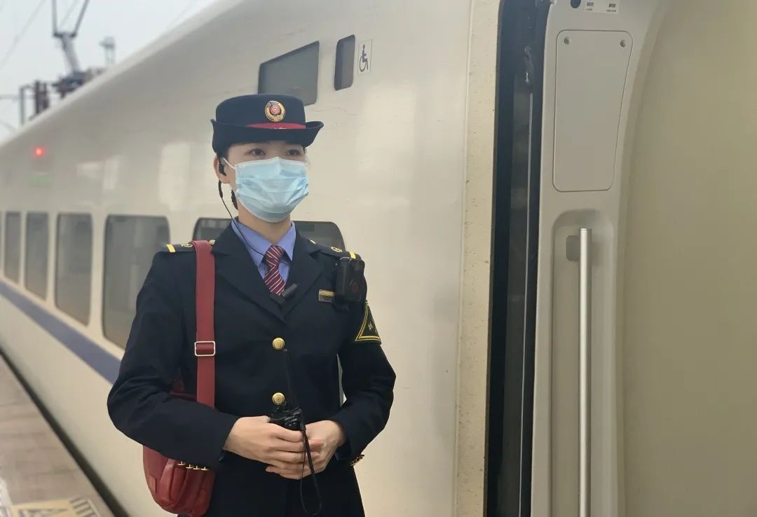 又甜又飒动姐的双面人生一面干练一面软萌