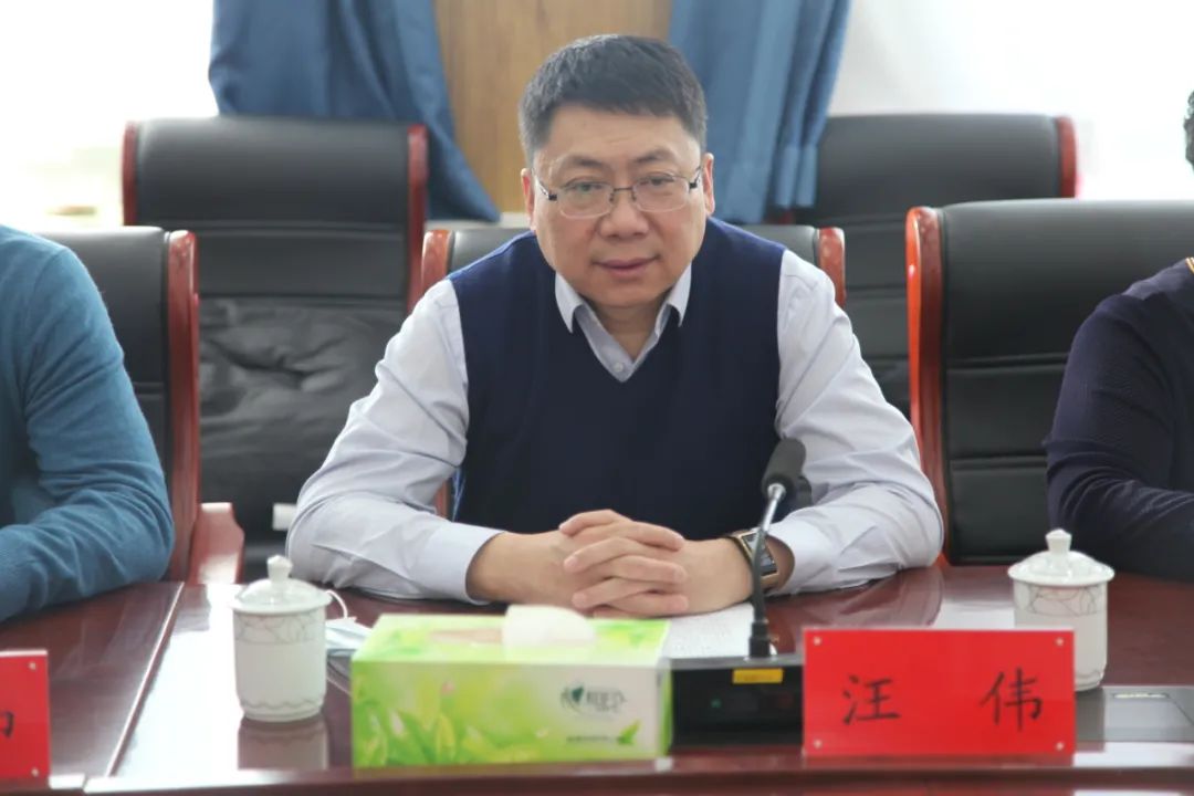 兴安盟中院党组副书记,副院长汪伟到阿尔山法院调研指导工作