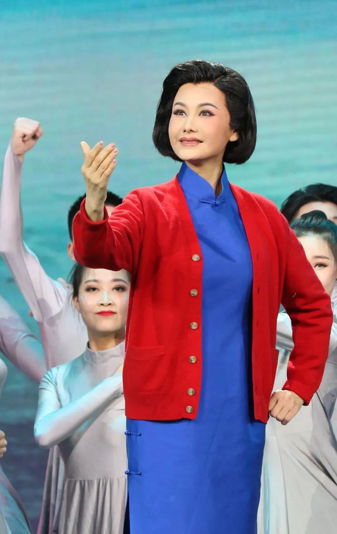 京剧戏歌《英雄梦想》为今晚的新春戏曲晚会画上了圆满的句号我们感受