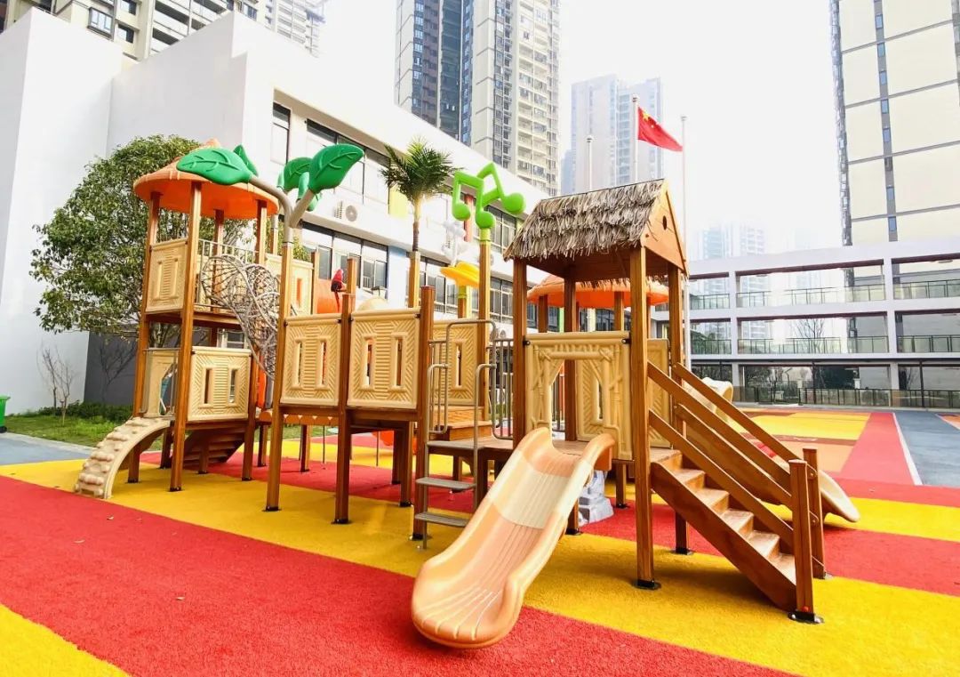 为了让孩子们平平安安,开开心心进校园是我区中小学生报到的日子2021