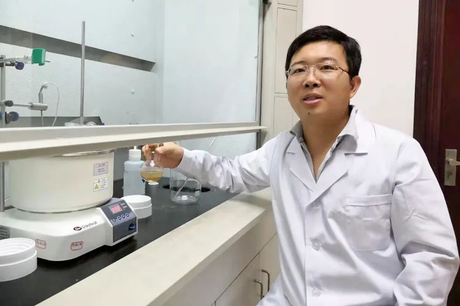 伤口怎么用医用胶郭金山：做生物材料和医学应用的“胶黏剂”_https://www.jmylbn.com_新闻资讯_第1张