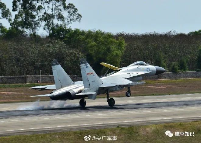 海軍航空兵南海上演自由空戰2月24日,海南某機場,南部戰區海軍航空兵