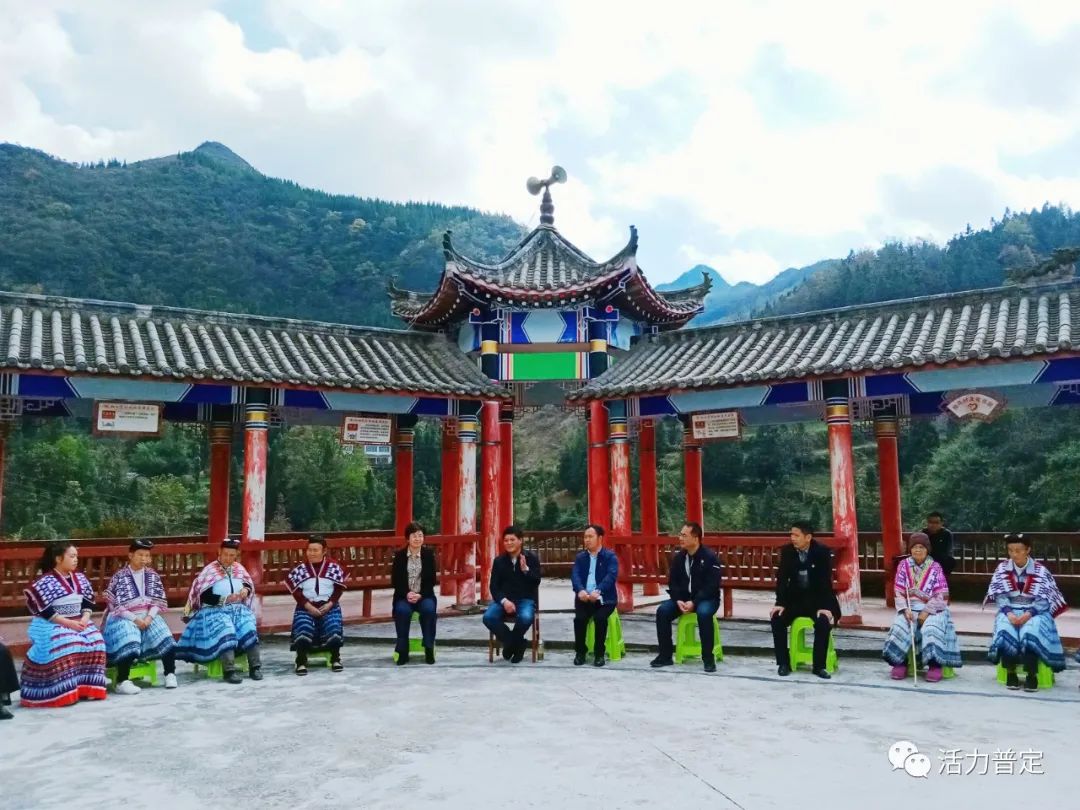 结合"拆危旧,拆违建,管风貌,抓整洁,整秩序,丰文化"有序推进乡村建设