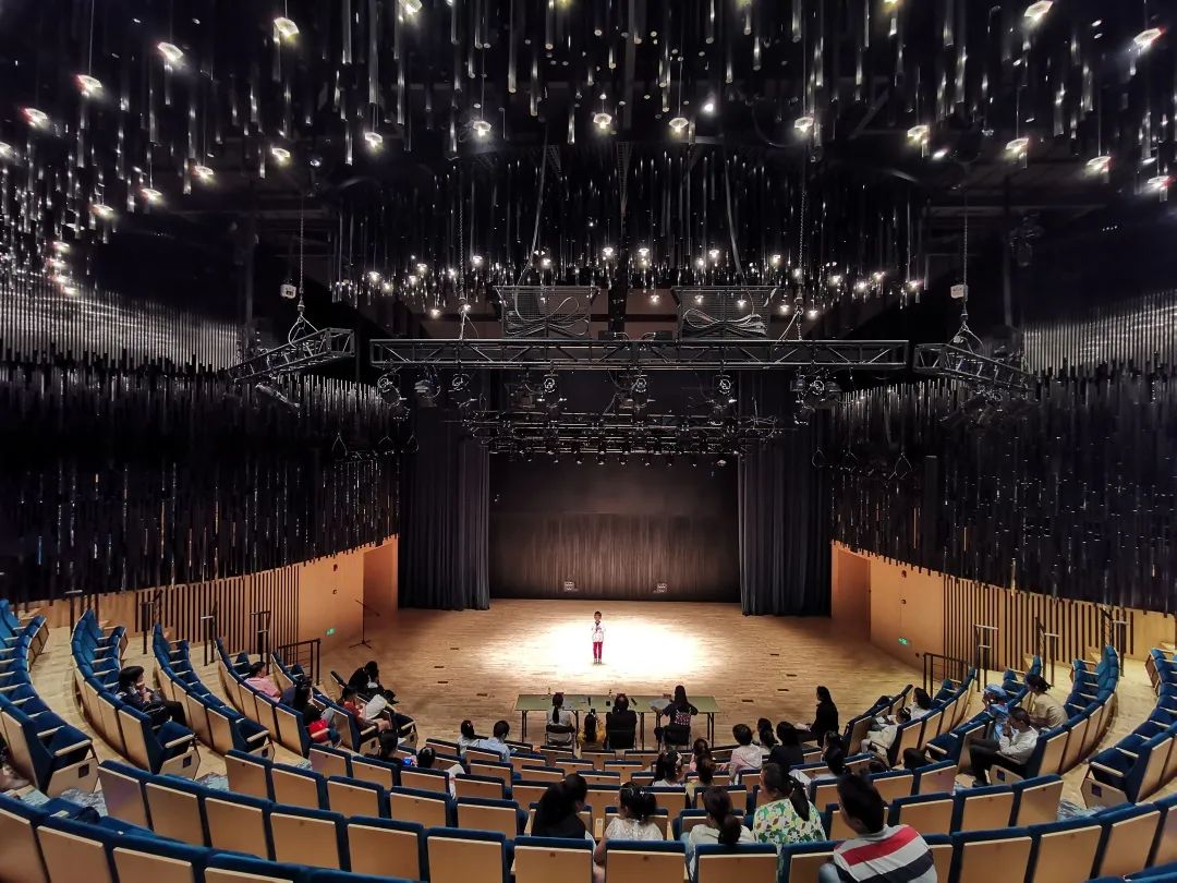 在九棵树星光剧场举行的终选面试上,小朋友们纷纷拿出了各自的看家