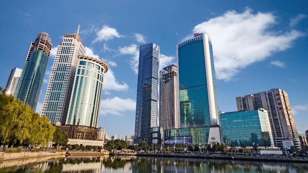 我们要利用好这个品牌,发挥核心优势,重点建设中央商务区,武汉金融街