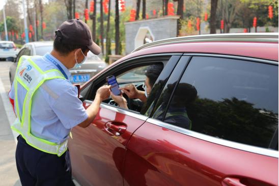 今日起番禺區路邊咪表卡將停止使用同時實行停車收費新標準