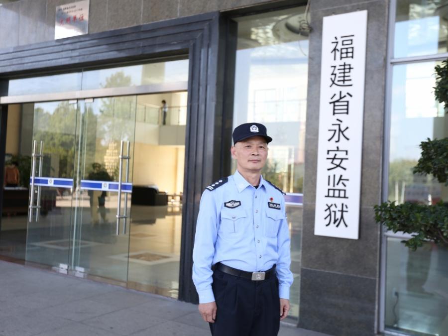 这些星星用点点微光照亮前进方向