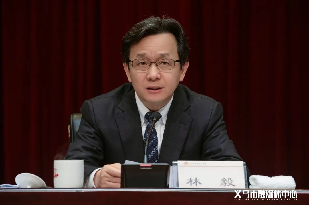 市委副书记,市长王健主持会议.市领导丁政,葛国庆,陈小忠等出席会议.