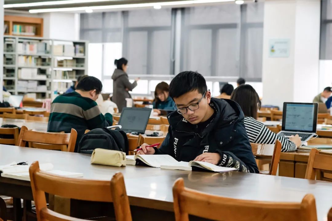 多图直击华东师大新学期开启