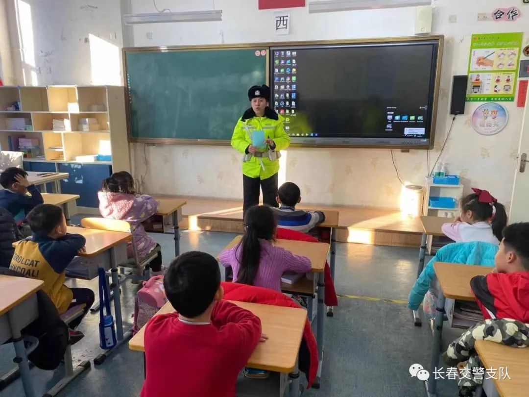 活动走进校园开展"交通安全第一课"(长春市第一实验中海小学)(净月南