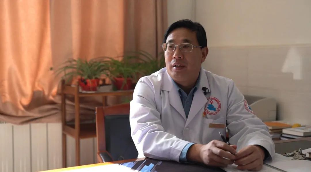 袁庆密:我来自徐州市中心医院,是副院长,到青海海南州人民医院任院长.