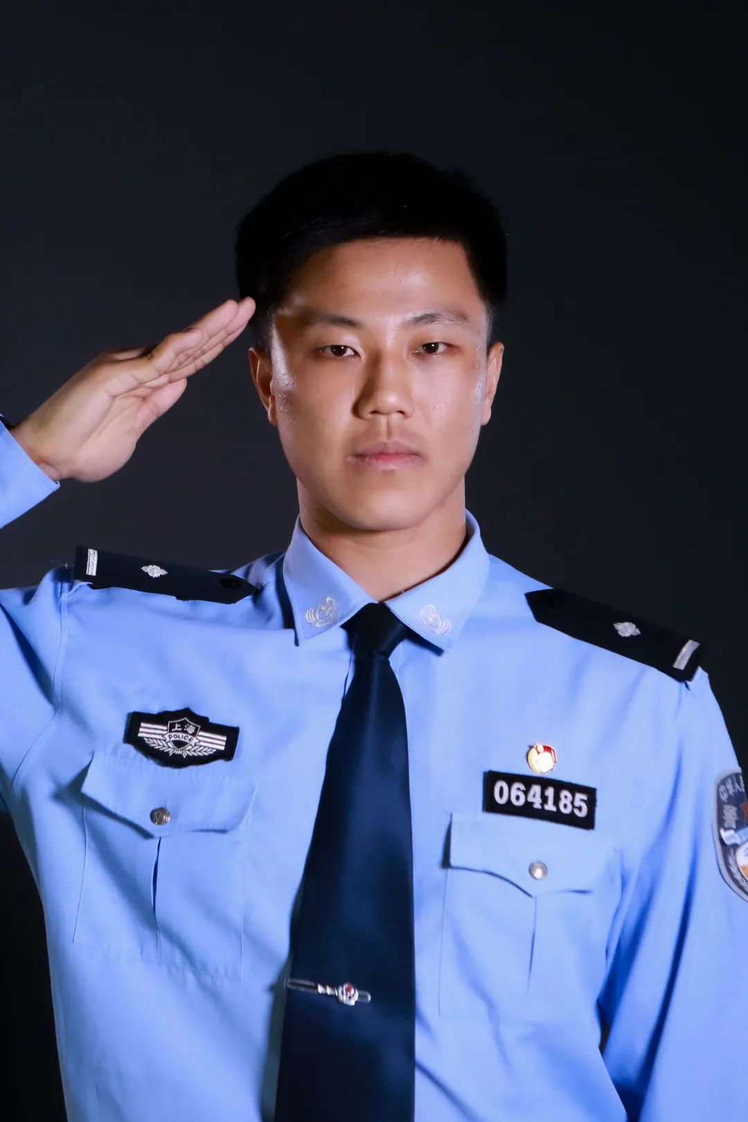 怒吼民警戴佳伟一路打怪升级只为余年无骗