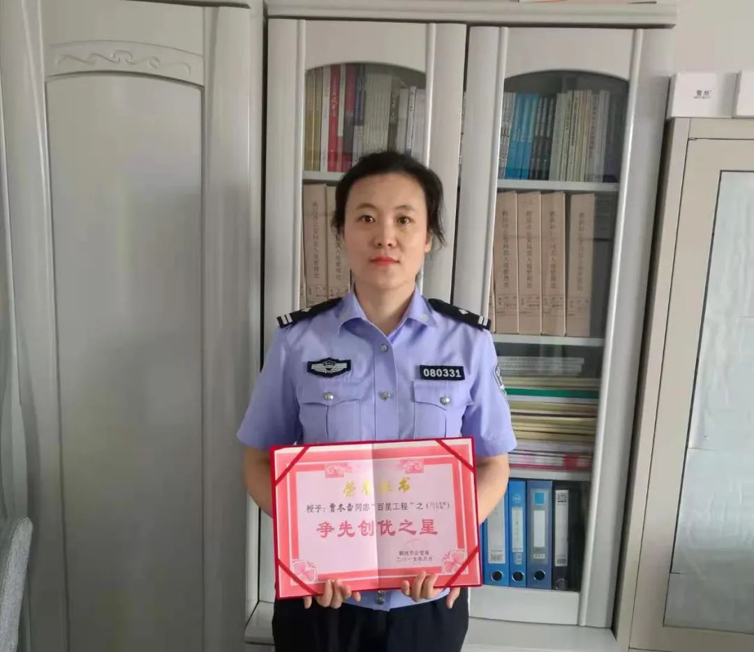 最美警嫂展播贾冬雪警营中绽放的一朵藏蓝花