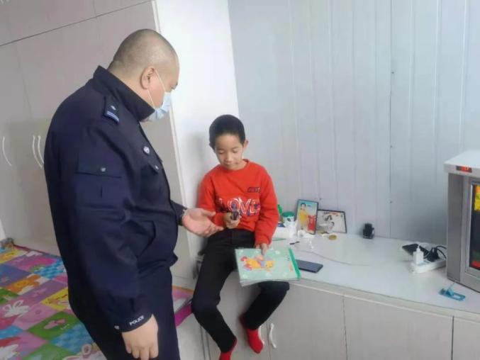 学东莱创枫桥 治安支队组织开展 把爱带回家 21寒假儿童关爱服务 四送 活动 学东莱创枫桥 治安支队组织开展 把爱带回家 21寒假儿童关爱服务 四送 活动